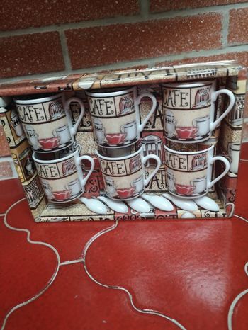 Coffret neuf 6 tasses expresso  + 6 cuillères