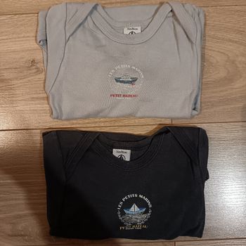 Lot 2 bodies manches longues 24 mois