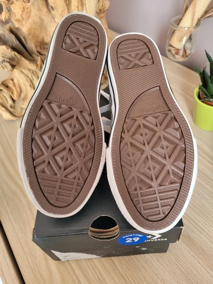 Converse pointure 29 neuves. - photo numéro 6