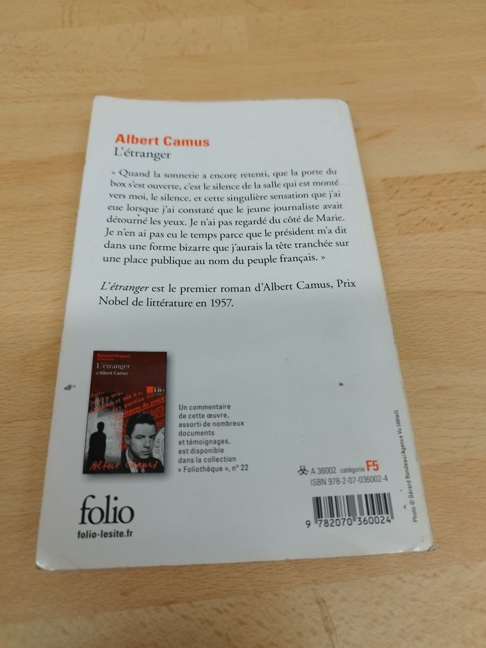 L'étranger
Albert Camus - photo numéro 2