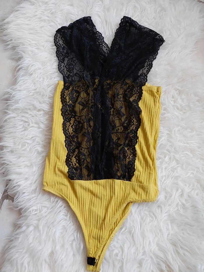 Body dentelle jaune/noir T.U TBE - photo numéro 3