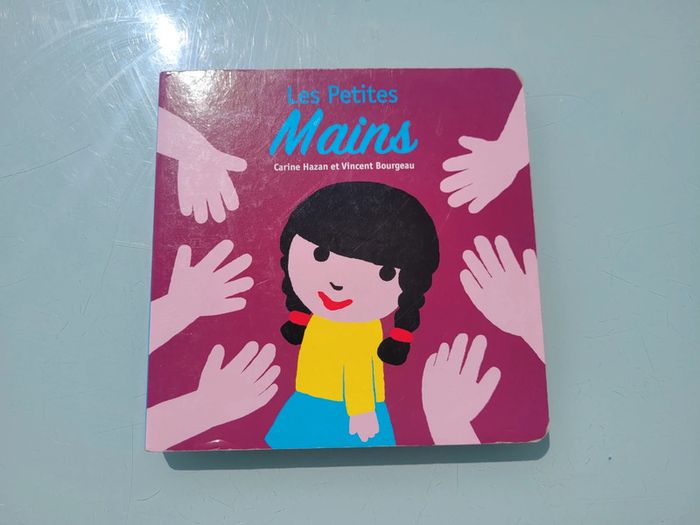 Livre tout carton đ Les Petites Mains đ - photo numĂ©ro 2
