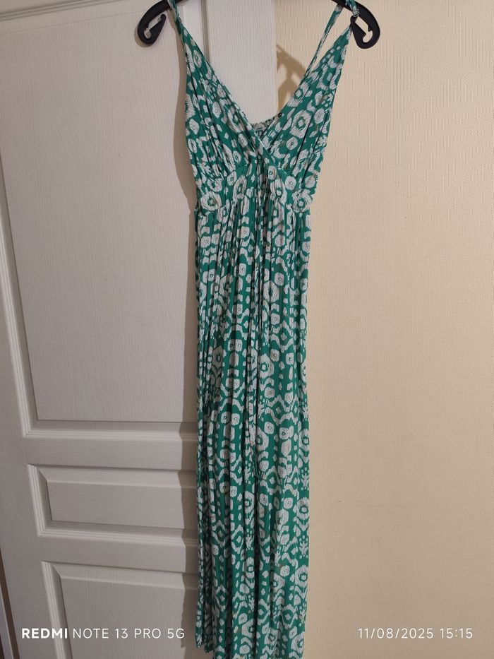 Robe longue verte et dorée