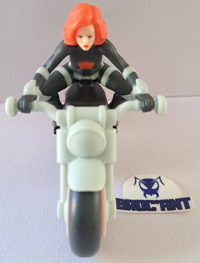 Figurine Marvel Black Widow et moto - photo numéro 3