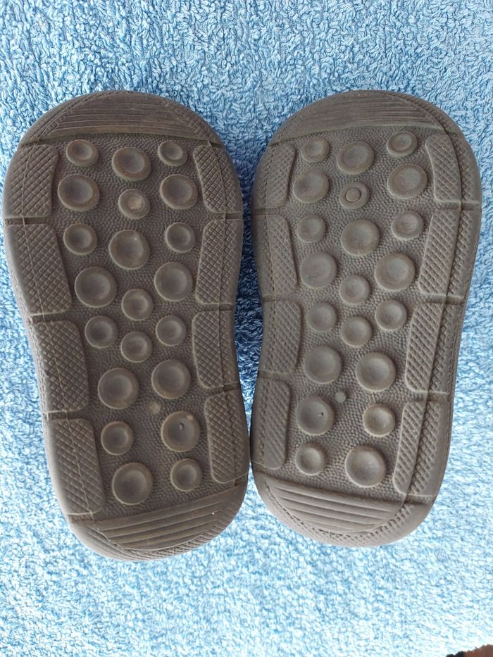 Chaussons Mickey taille 21 - photo numéro 3