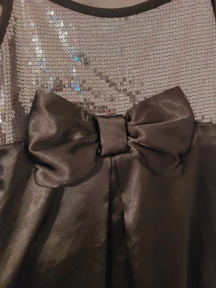 Belle robe 👗 noire 10 ans en TBE - photo numéro 2