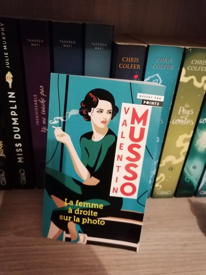 La femme à droite de la photo - valentin musso