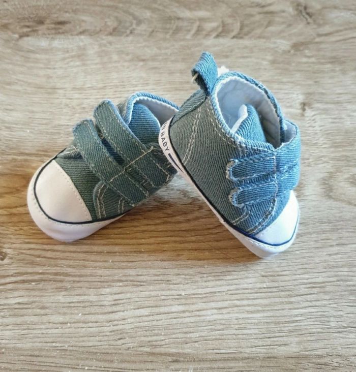 ⭐ Baskets à scratch en bleu jean poiture 0/3 mois ⭐ - photo numéro 2