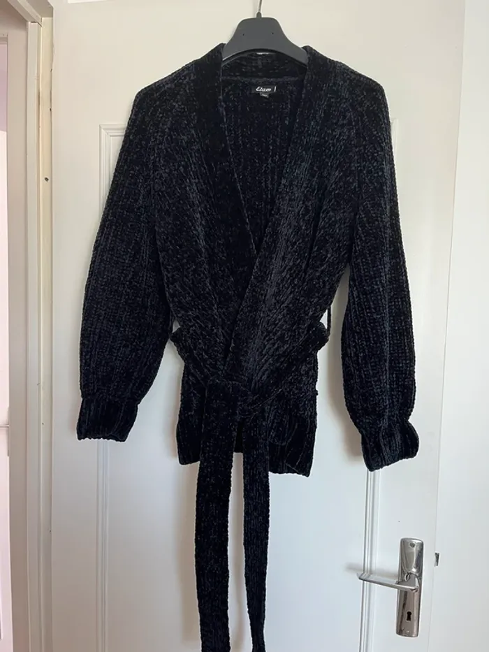 Très joli pull cache cœur Etam