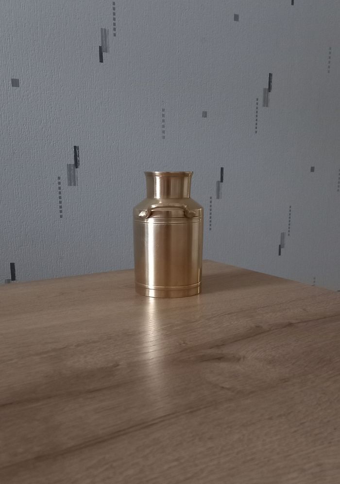 Pot à lait ancien en laiton massif. - photo numéro 3