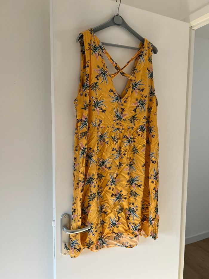 Robe Jaune - photo numéro 2