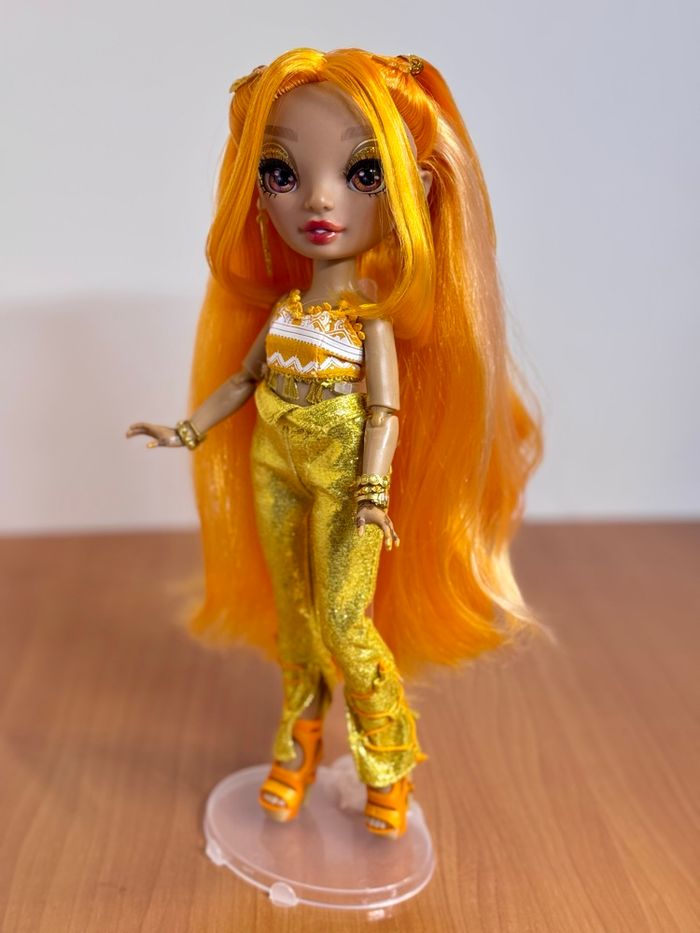 Meena Rainbow High - photo numéro 6