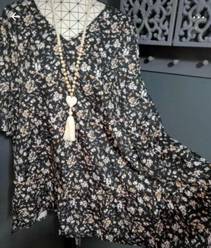 Blouse Noire Grande Taille 54 – Ample, Élégante à Imprimé Floral et Manches Tulipes 🌸 - photo numéro 2