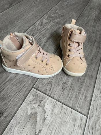 Basket rose pastel, étoile. Kiabi 21