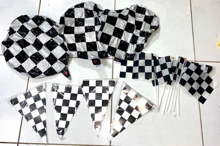 Lot drapeaux et guirlandes fanion formule1 neuf - photo numéro 3