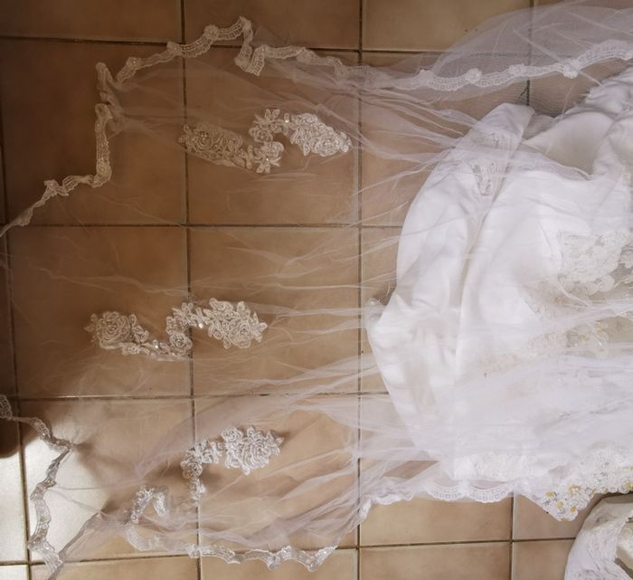 Robe de mariée blanche + voile+ jupon +cerceaux +gants - photo numéro 17