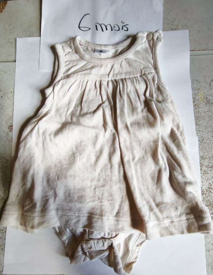 Plusieurs robes - photo numéro 2