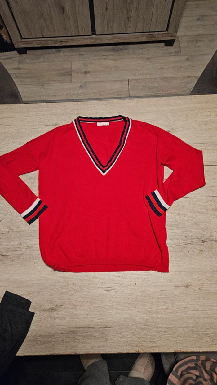 Pull manches longues, col V, rouge à bord blanc et bleu, Peace n'love,S/M, peu mis