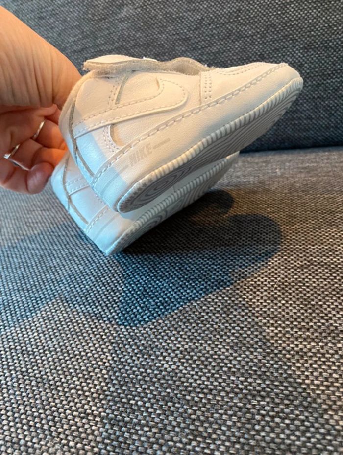 Chaussure Nike taille 17 - photo numéro 7