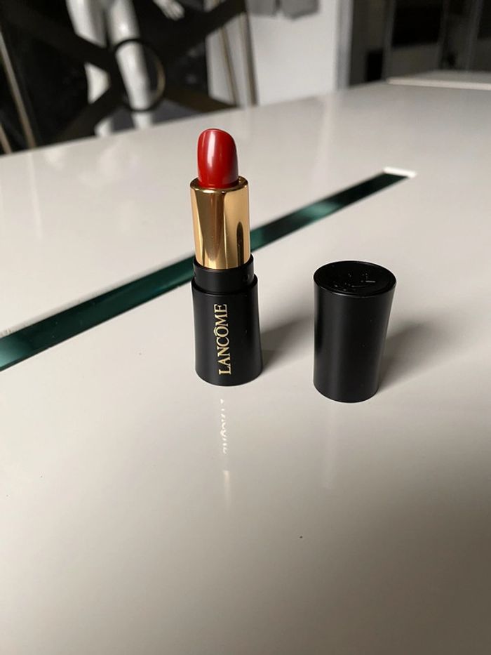 Rouge a lèvre L’absolu rouge 196 format voyage