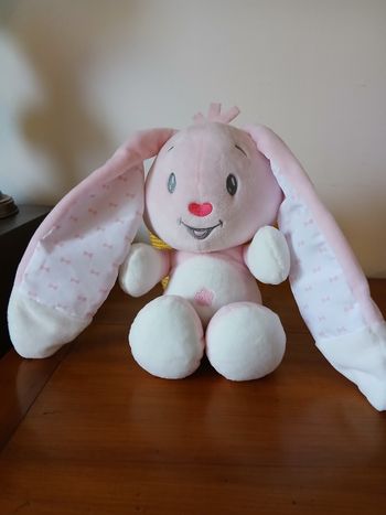 Doudou-Peluche Lapinou aux grandes oreilles. 