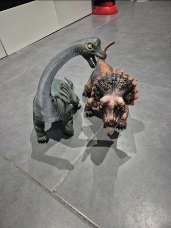 Lot de 2 gros dinausores