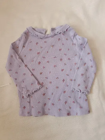 🎀 jolie petit t-shirt manche longue violet motif fleur Kiabi taille 6 mois 🎀