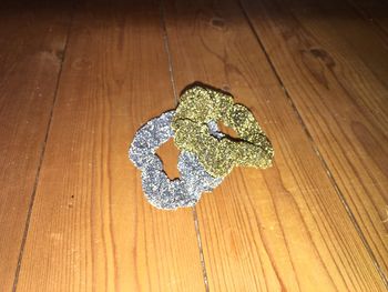 Lot 2 chouchous tissu gris argenté, doré, paillettes Adopt’