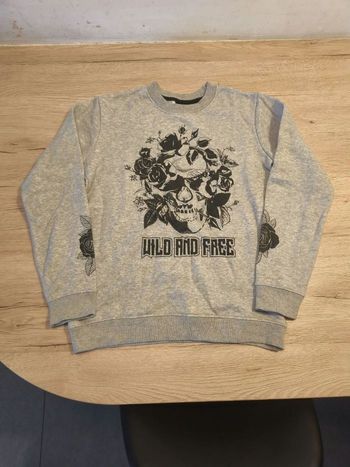 Sweat 12 ans dessin tête de mort