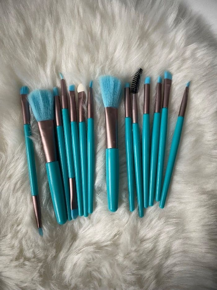 Pinceaux à maquillage turquoise