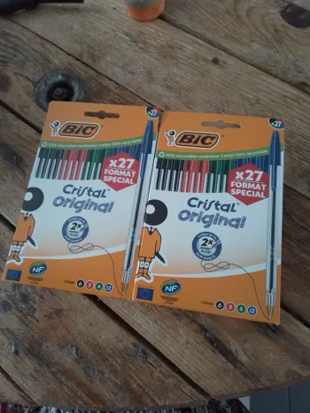 2 lots de 27 bics