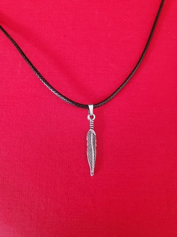 Collier cordon noir réglable plume bohème
