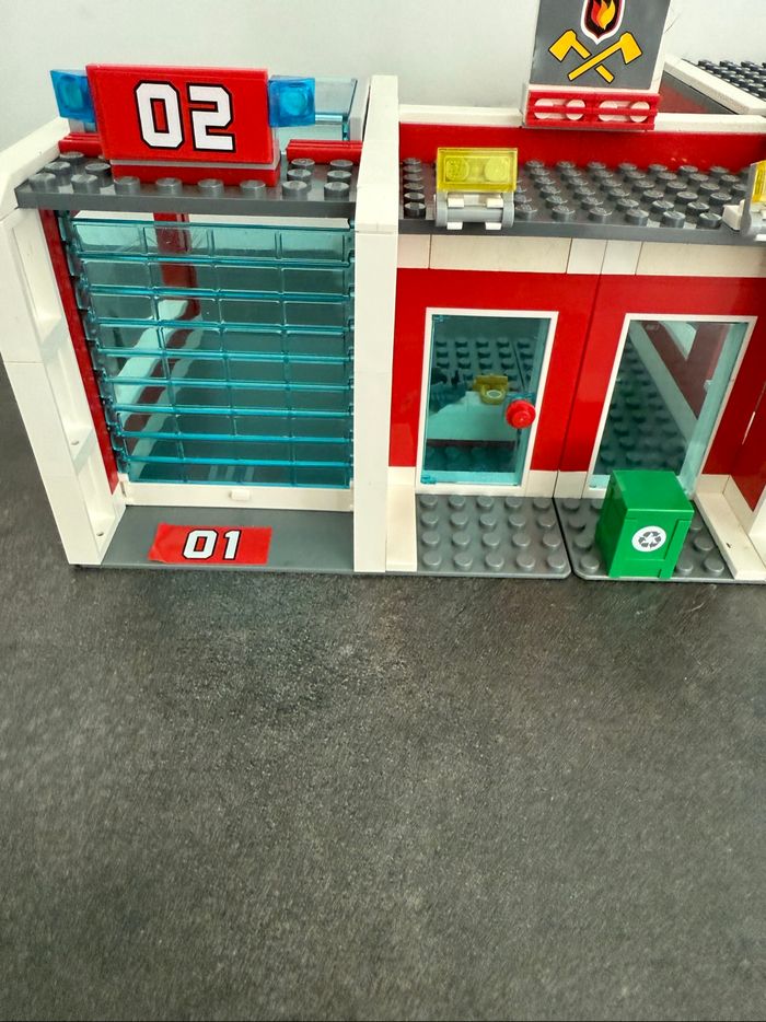 Lego city caserne pompiers 7208 - photo numéro 6