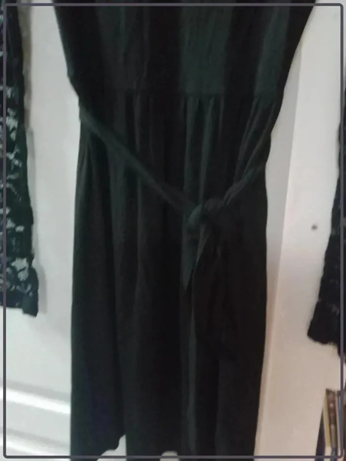 Robe noire, manches dentelle - photo numéro 6