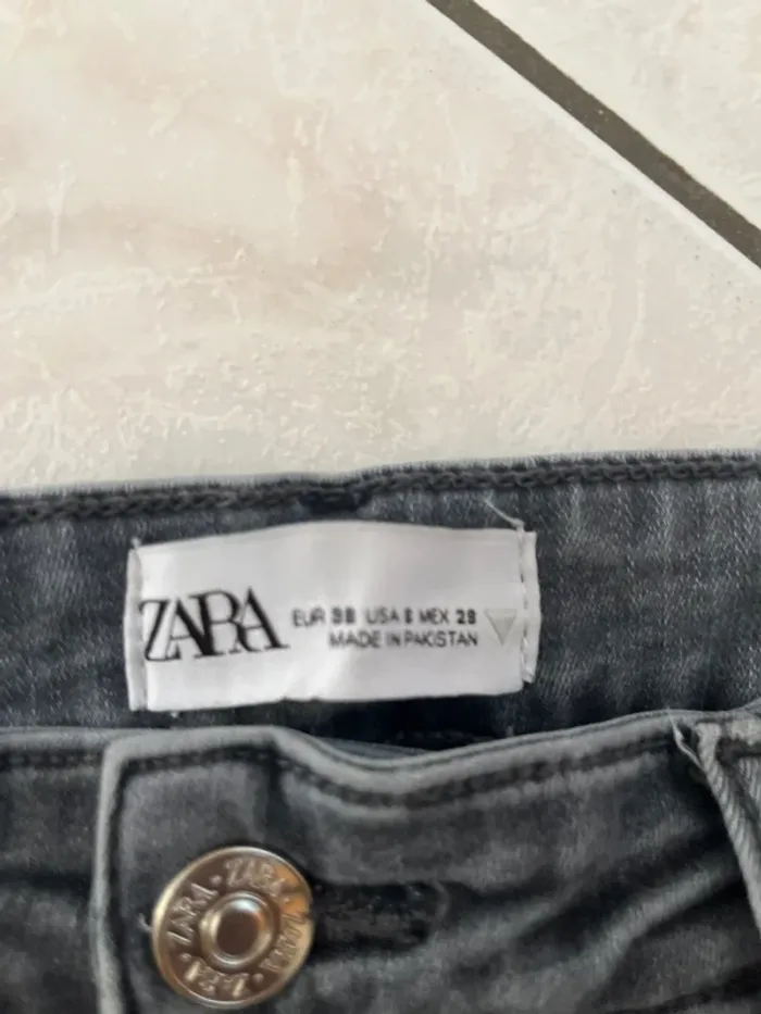 Jeans femme Zara/ 38 / Gris /Très bon état - photo numéro 3