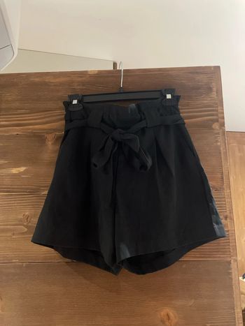 Short noir taille élastique avec ceinture