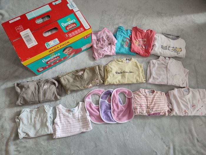 Paquet de Pampers T3 et lot bébé filles 12 mois