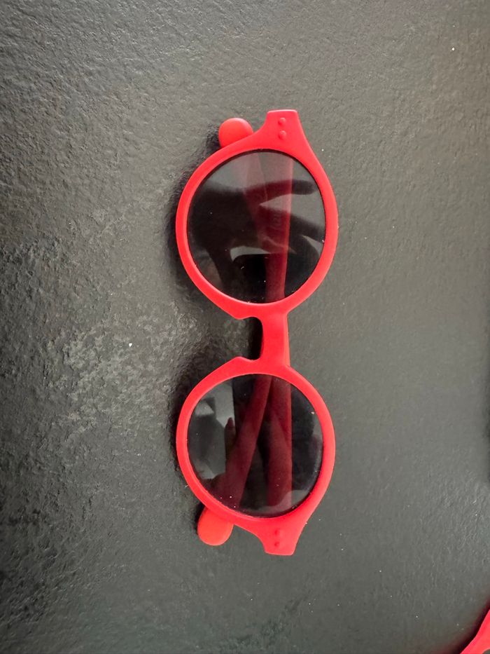 Lunettes de soleil bébé neuve - photo numéro 4