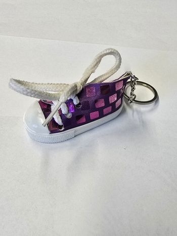 Porte clés chaussures violette