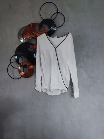 Blouse blanche à liseret noir Bodyflirt
