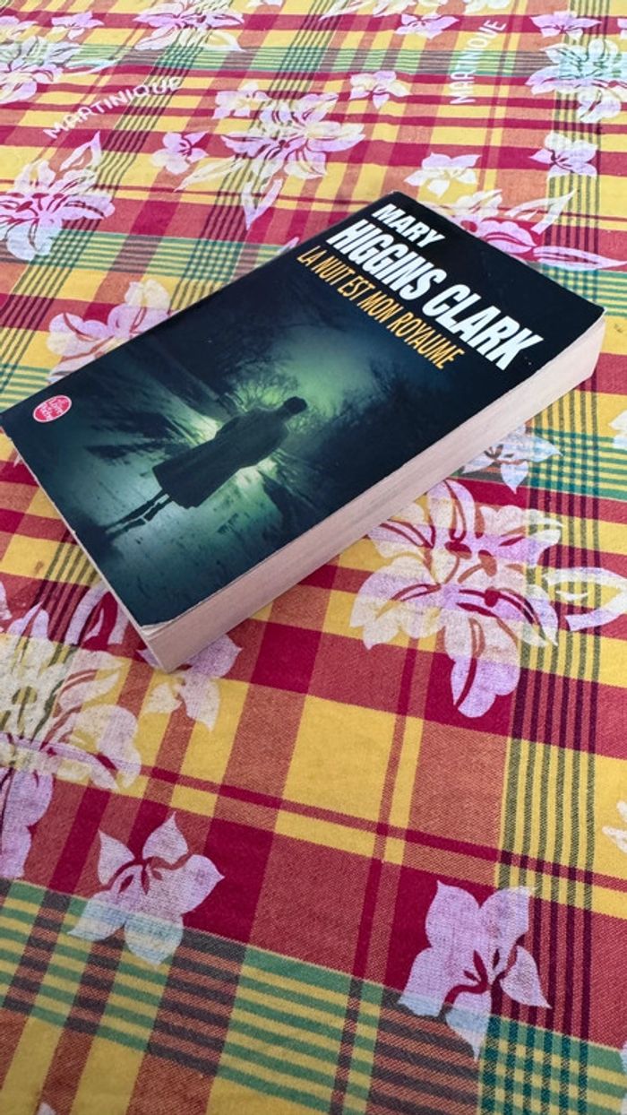 Suspense garanti - La nuit est mon royaume de Mary Higgins Clark - photo numéro 2