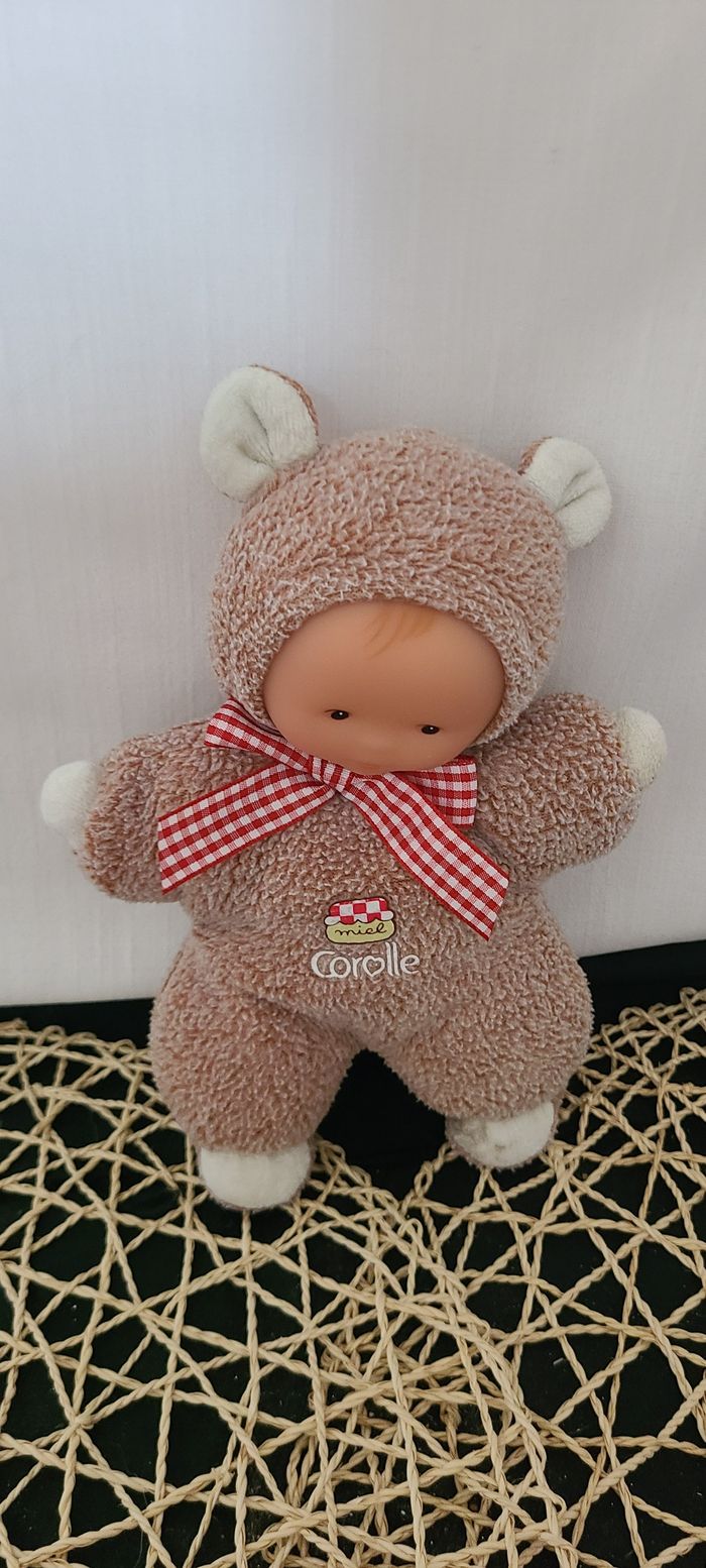 Doudou Poupée bébé Miel marron COROLLE