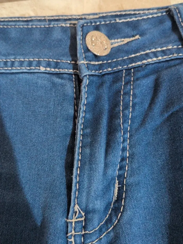 Jovial Jean – Taille L – Bleu foncé avec strass au niveau des poches - photo numéro 3