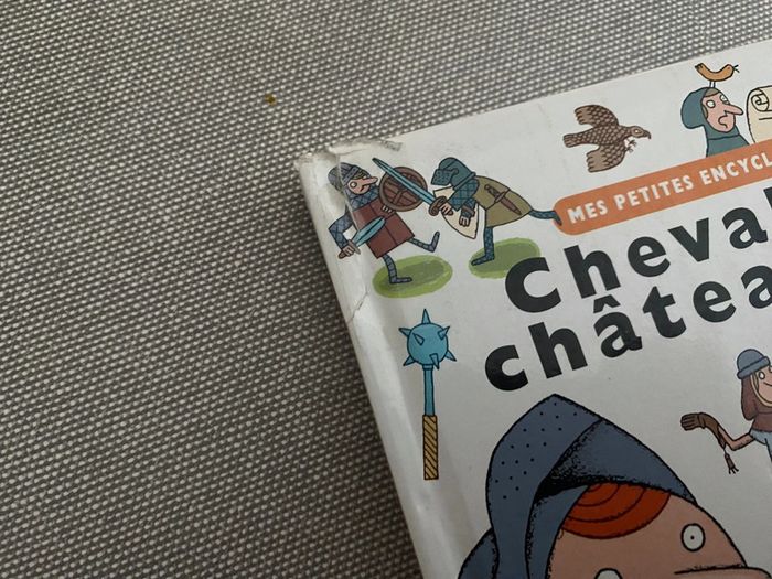 Livre chevaliers et châteaux forts 🌻 - photo numéro 2