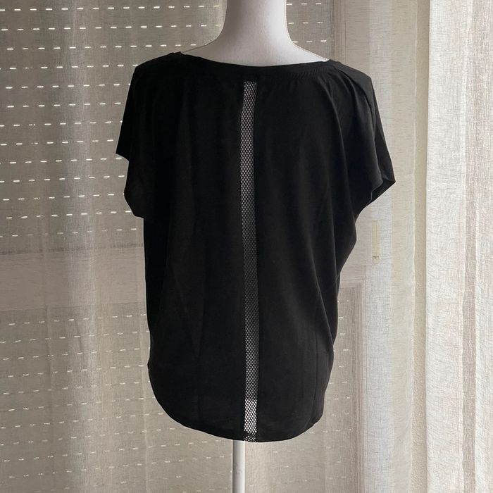 T-shirt noir écriture et transparence - photo numéro 3