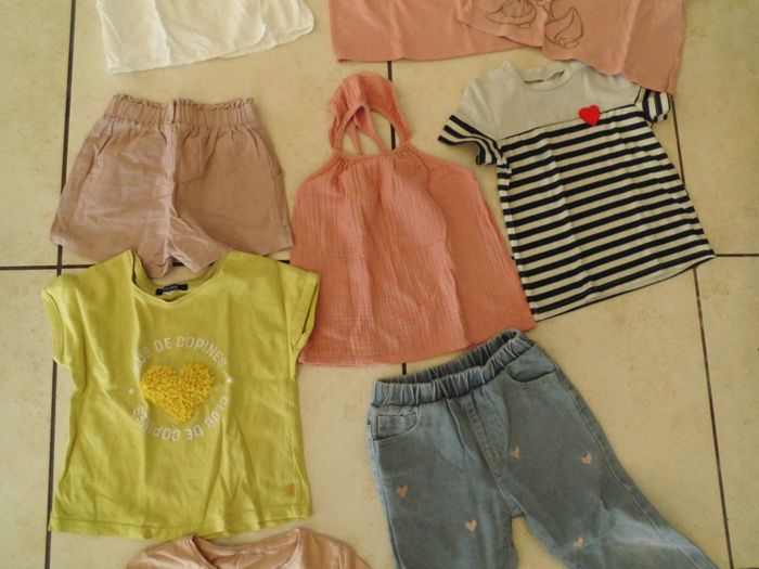 Lot de 9 vêtements fille 4ans Disney et autres - photo numéro 3