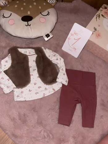Superbe ensemble C&A 1mois