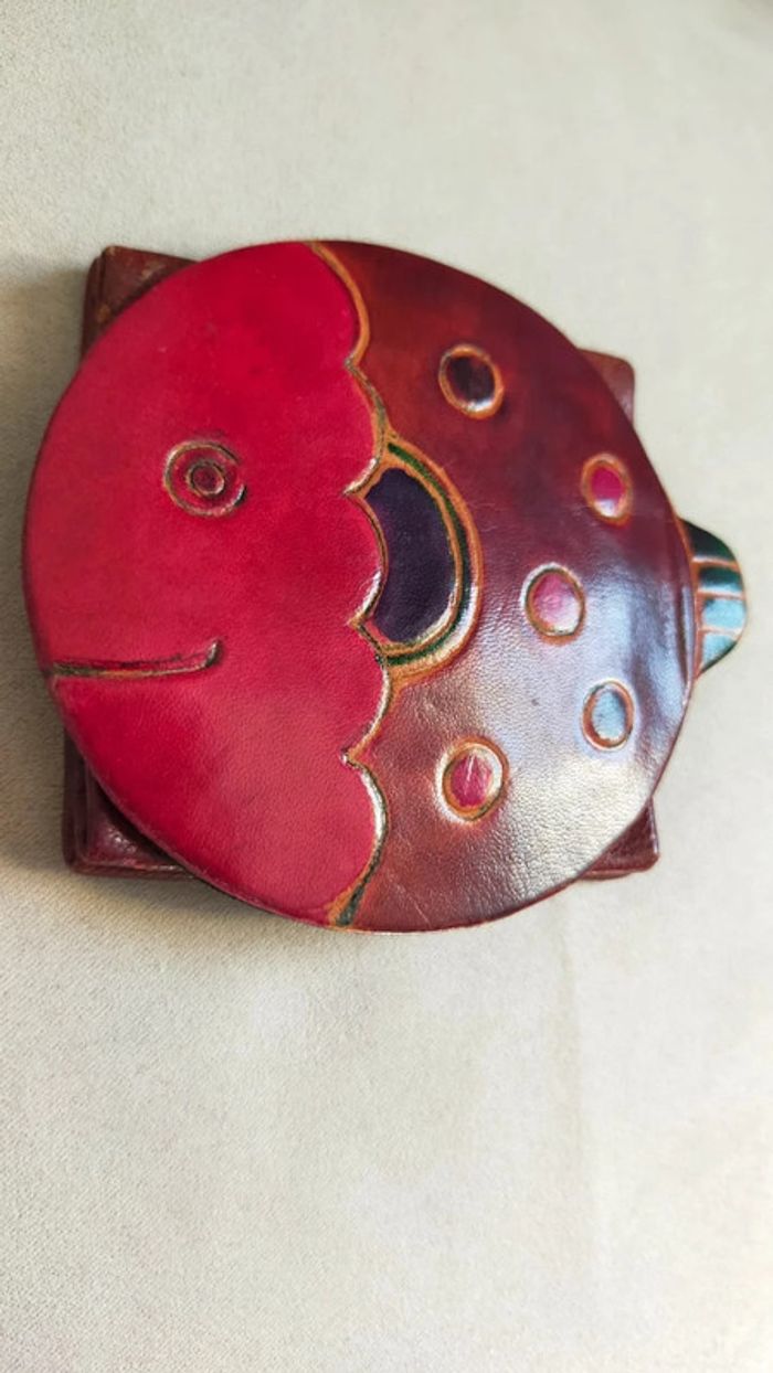 Petit porte-monnaie en cuir coloré – Forme poisson - photo numéro 2