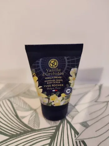 Yves rocher gommage corps vanille orchidée 30ml  à utiliser 12 mois après ouverture