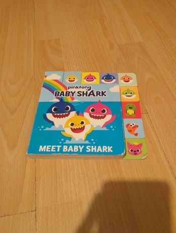 Livre Meet the shark family